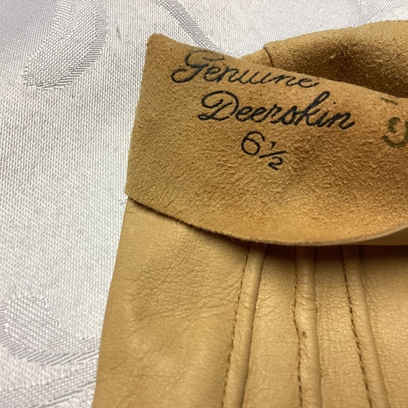 BUTTERSCOTCH COLOR TABLE CUT DEERSKIN GLOVES 6/1/2 - Picture 8 of 8